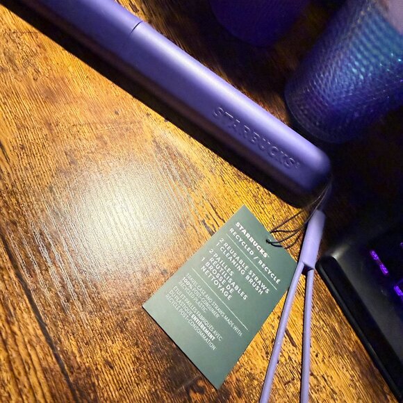 Starbucks Recycled purple Triangular Travel case straw & brush set - NEW - Picture 3 of 4